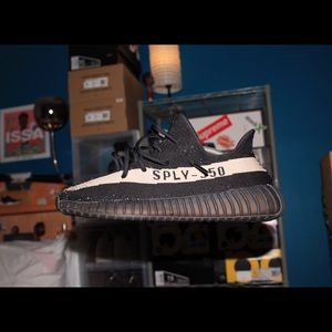 YEEZY 350 V2 OREO